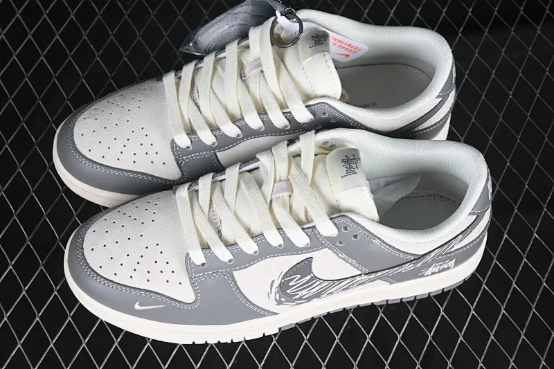 All categories Nk SB Dunk Series Nk SB Dunk Low High-end customized low-top sneakers Nk SB Dunk Low Stusi co-branded Graffiti gray hook Anniversary high-end customized low-top casual sneakers DM6868-024